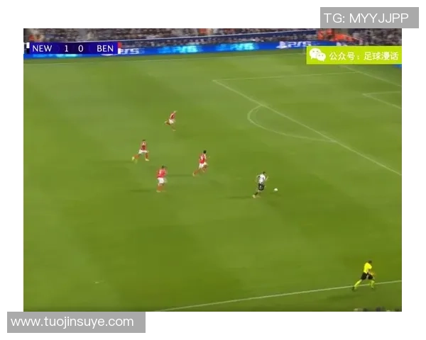 守护球门的巨人:足球门将如何成为球队的最后一道防线 守护球门的巨人:足球门将如何成为球队的最后一道防线