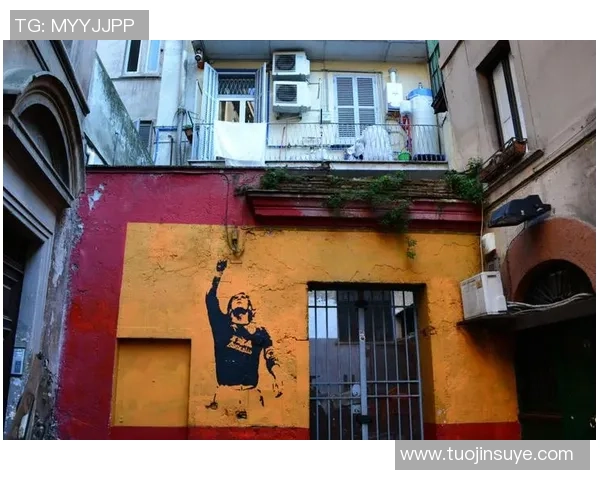 足球巨星涂鸦艺术作品展现球场魅力与个人风采融合的创意之作 足球巨星涂鸦艺术作品展现球场魅力与个人风采融合的创意之作