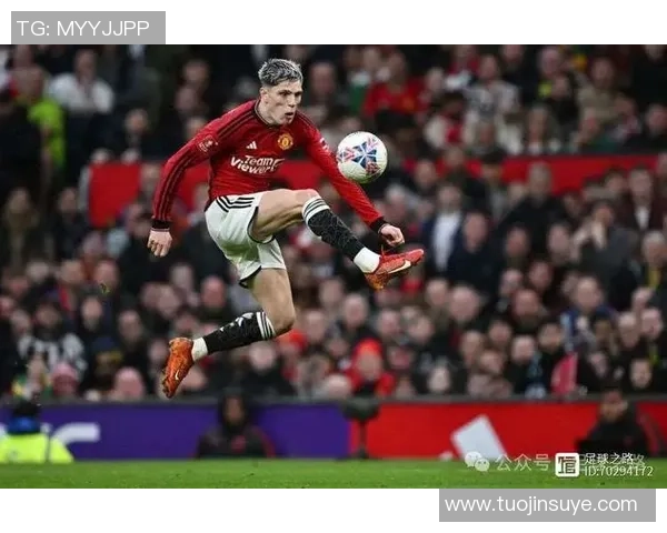 足球明星经典动作教学全解析带你掌握赛场上炫酷技巧